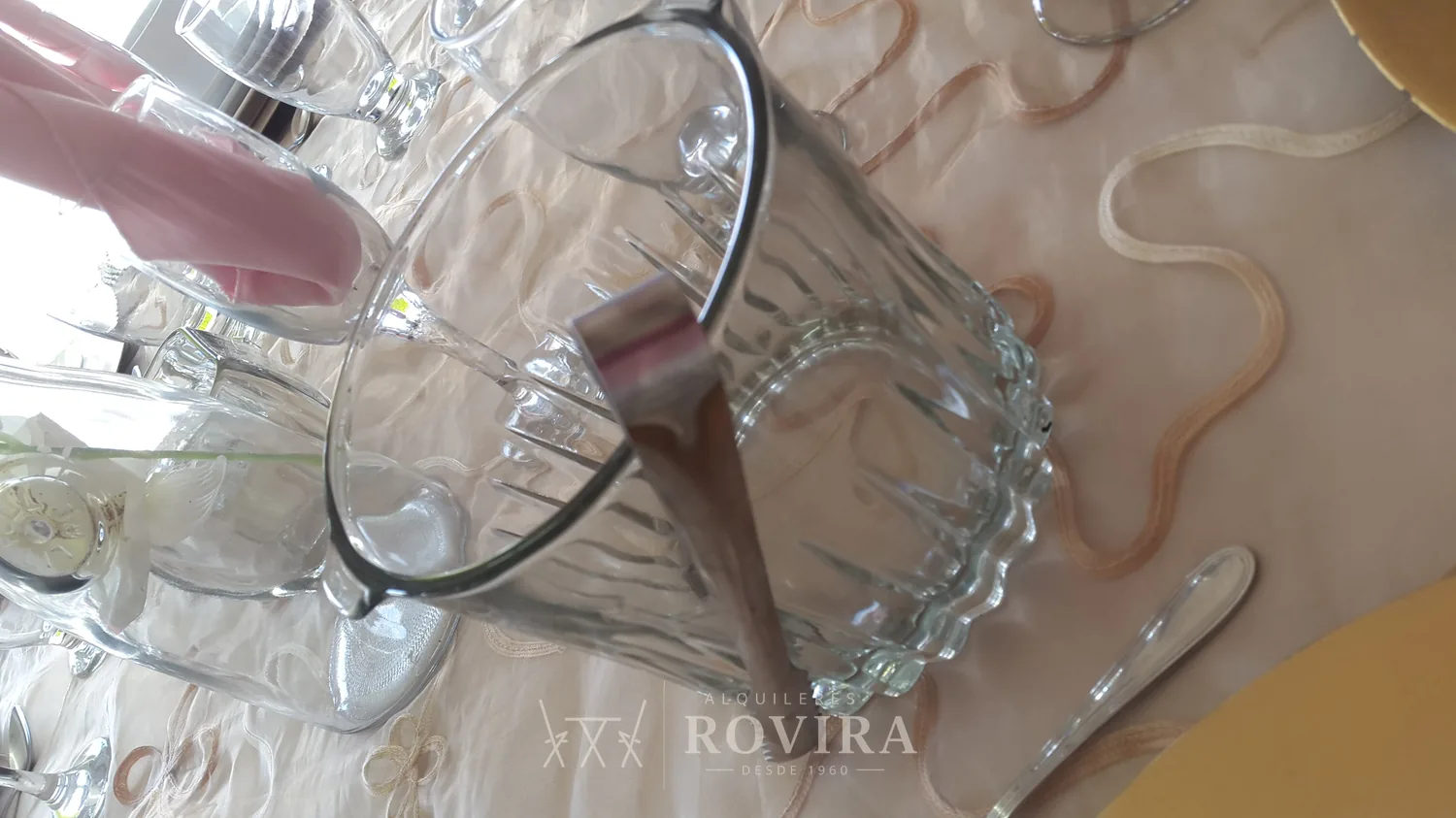 Pichel de vidrio labrado para agua o refresco, foto de producto