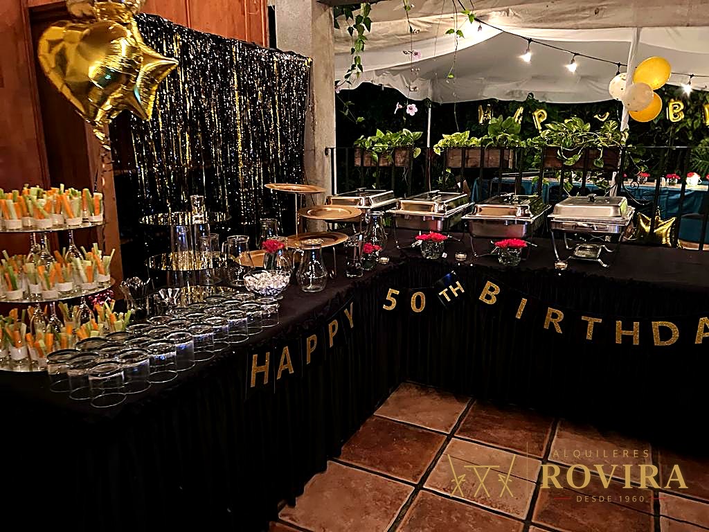 Buffet temático elaborado en una celebración producida por Rovira